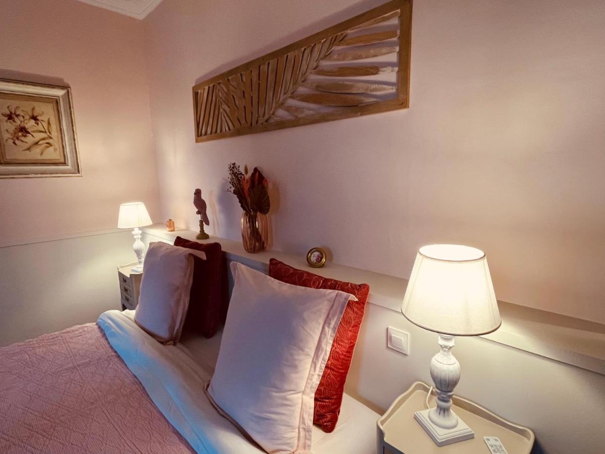 Maison D'Hotes De Charme "La Belle Dame Sans Regrets" Talairan Exterior foto