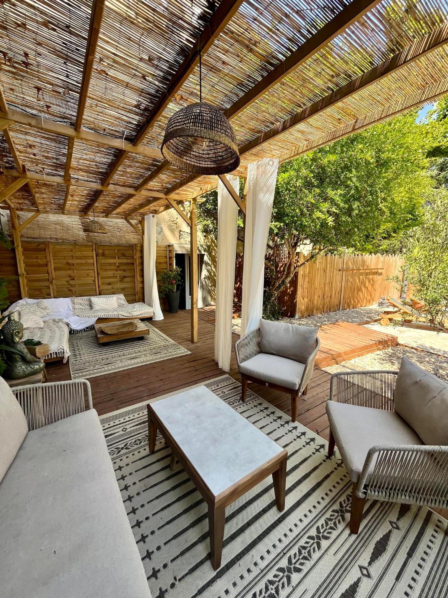 Maison D'Hotes De Charme "La Belle Dame Sans Regrets" Talairan Exterior foto