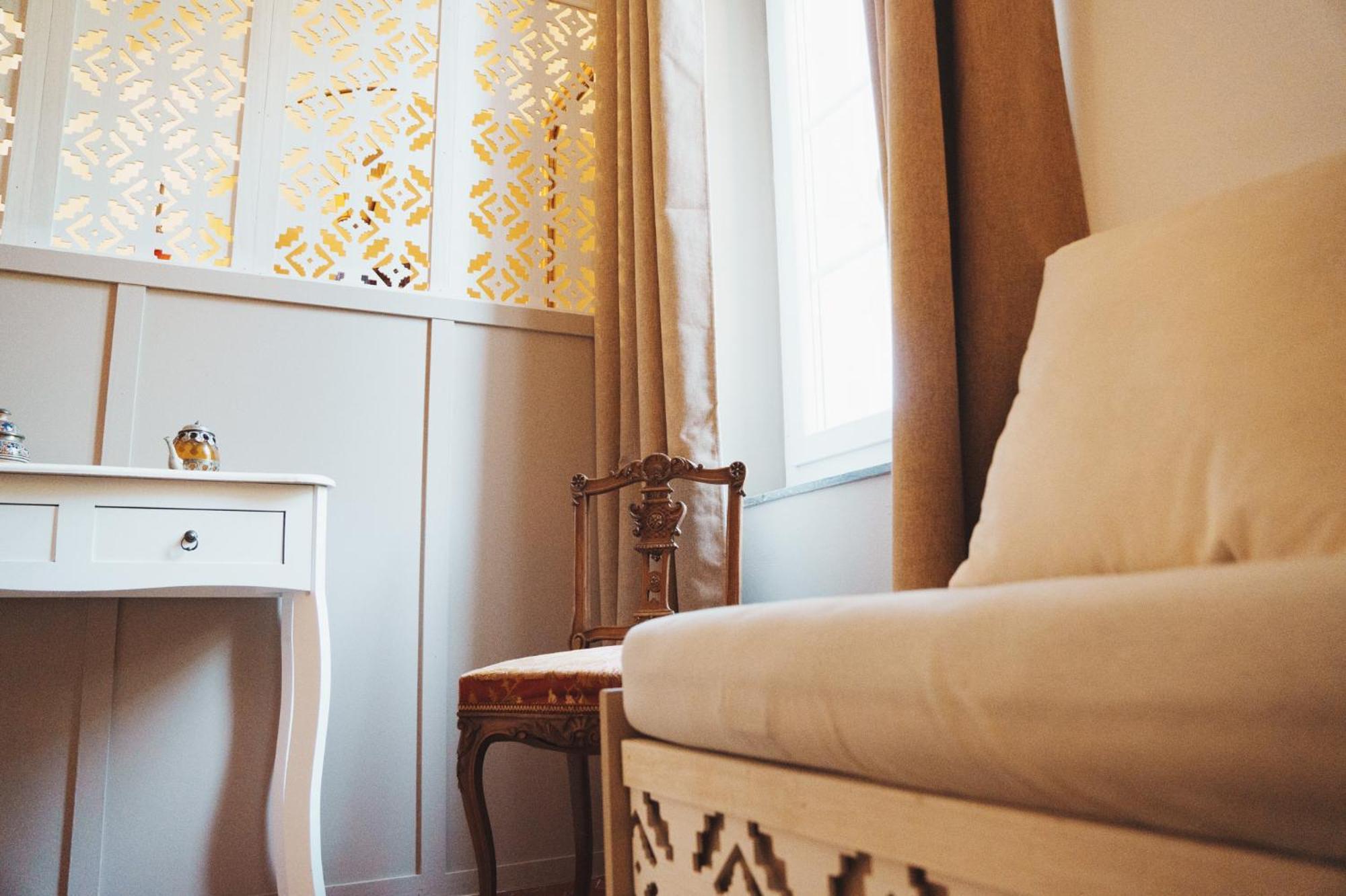 Maison D'Hotes De Charme "La Belle Dame Sans Regrets" Talairan Exterior foto