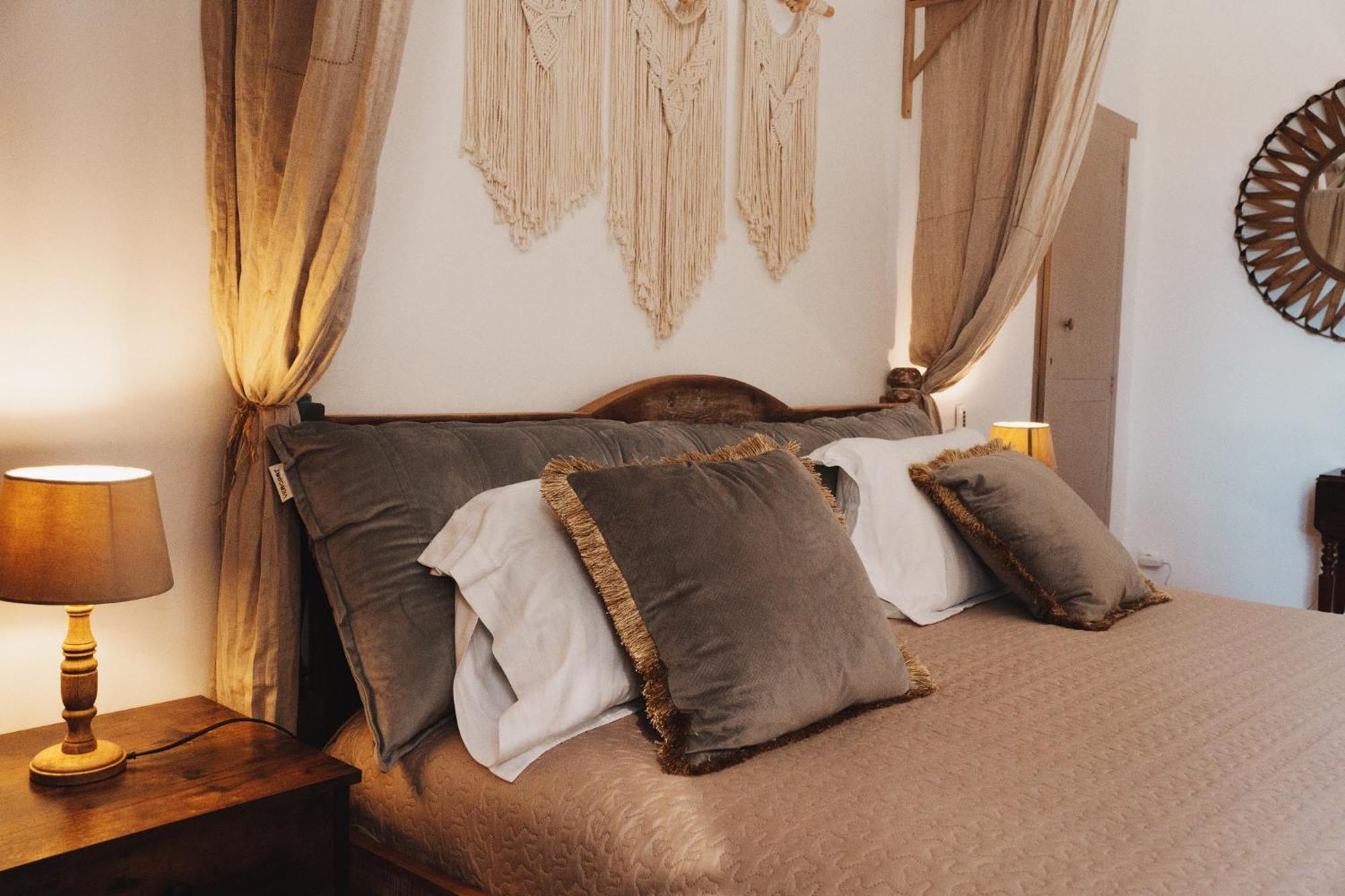 Maison D'Hotes De Charme "La Belle Dame Sans Regrets" Talairan Exterior foto