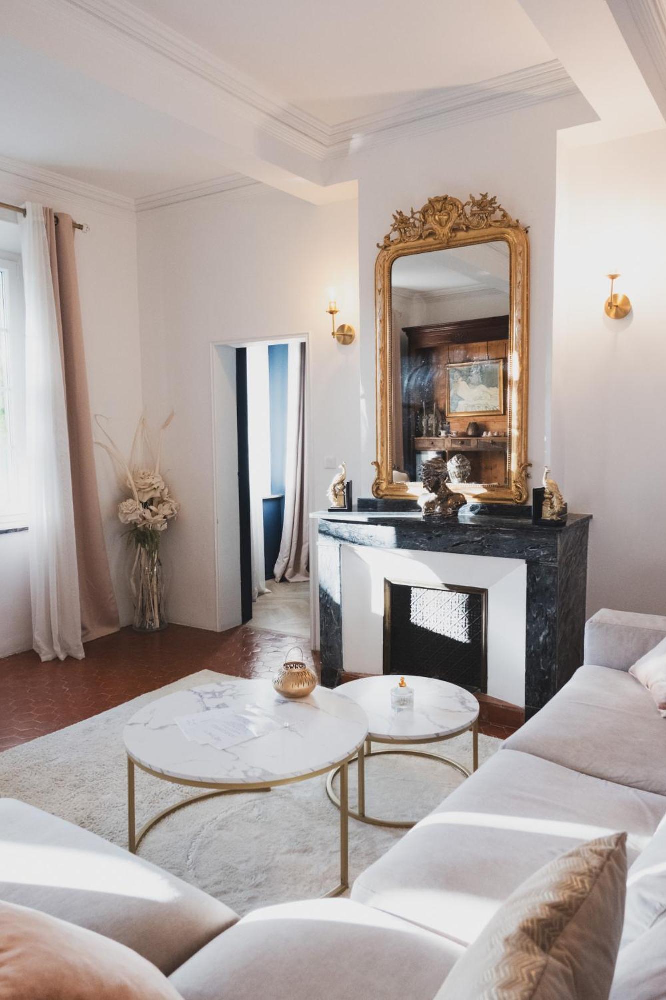 Maison D'Hotes De Charme "La Belle Dame Sans Regrets" Talairan Exterior foto