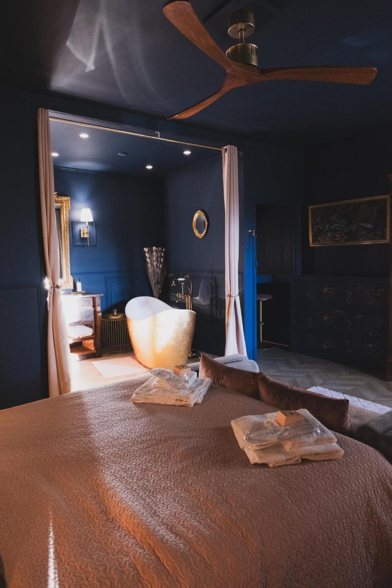 Maison D'Hotes De Charme "La Belle Dame Sans Regrets" Talairan Exterior foto